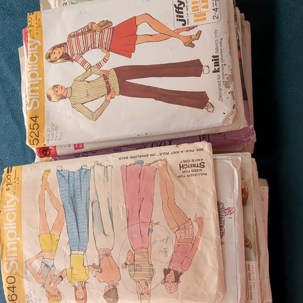 mixed lot of USED sewing patterns. NOT inspected for completeness. - Picture 4 of 5